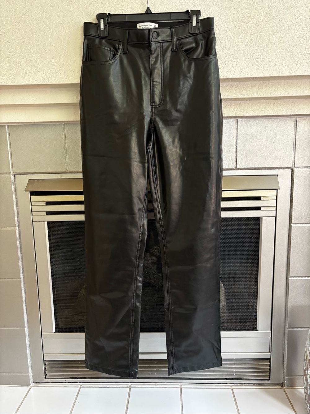 ABERCROMBIE & FITCH Black Faux Leather Straight-Leg Pants Size 8 29 waist